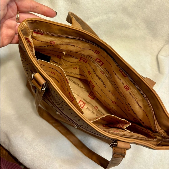 Stone Mountain Nubuck Perforated Tote EUC - Picture 5 of 11